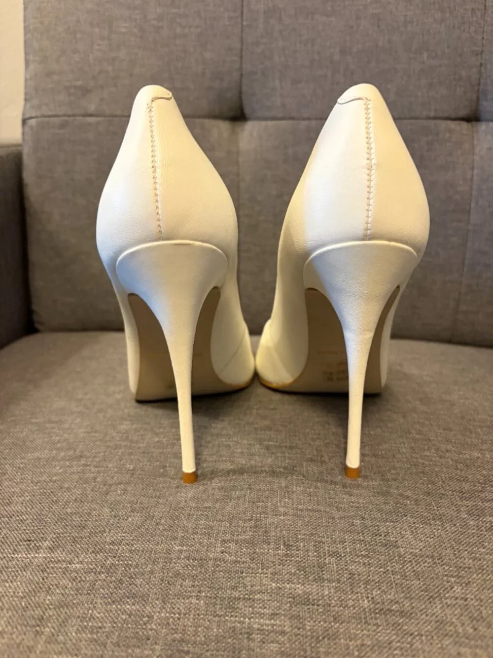 NEW Saks Fifth Avenue Ivory Leather Pumps Metal Cap Toe Stiletto Heels Size 10 - Picture 4 of 5